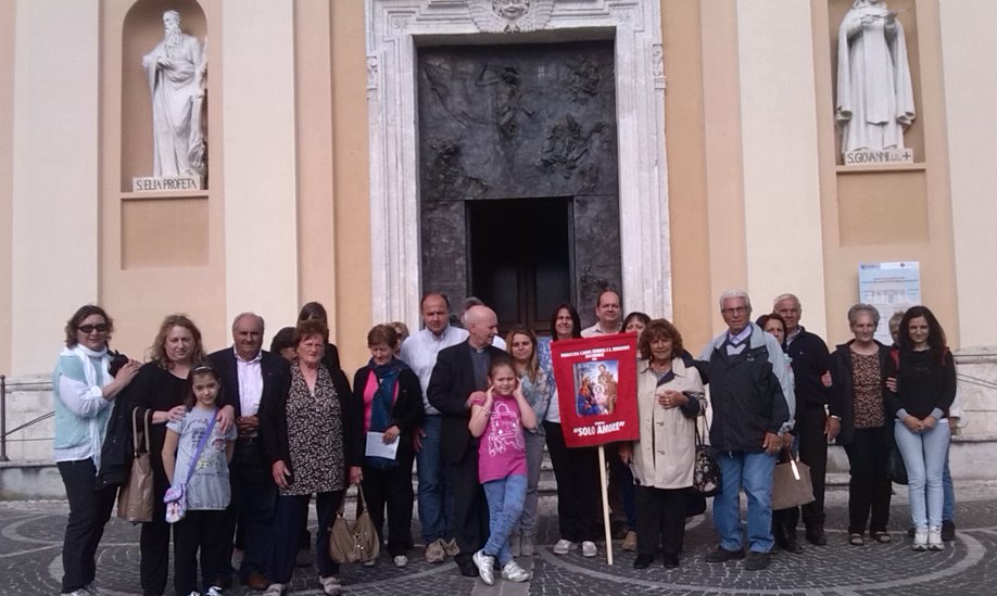 16_05_2015 Gruppo dei Fedeli da Rocca d'Arce (FR) insieme Don Antonio Sacchetti